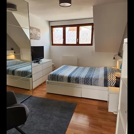 Maison Avec Exterieur - *